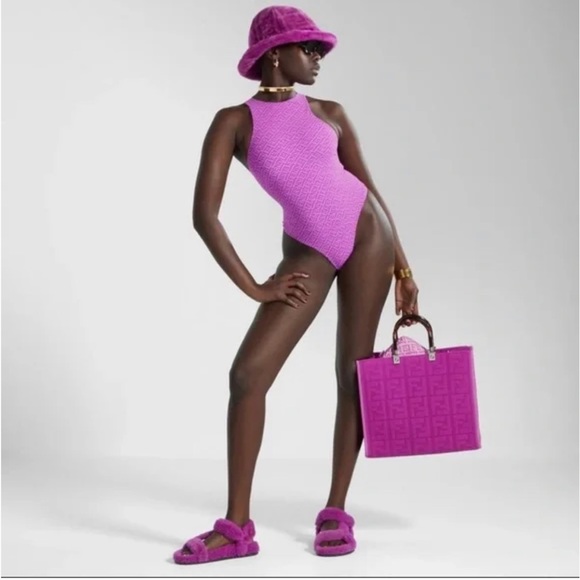 🩷🩷LIMITED EDITION🩷🩷Skims/Fendi pink bodysuit - Picture 2 of 7